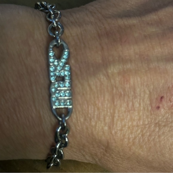 Michael Kors rhinestone toggle bracelet - Picture 3 of 8